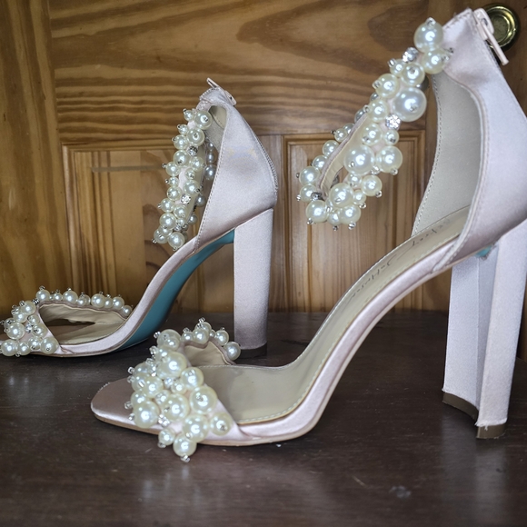 Betsey Johnson Pearl-Embellished Nude Pink Heels Women’s 9 — Statement Heels - Picture 3 of 6